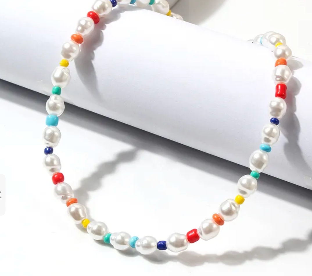 Collar de perlas con colores